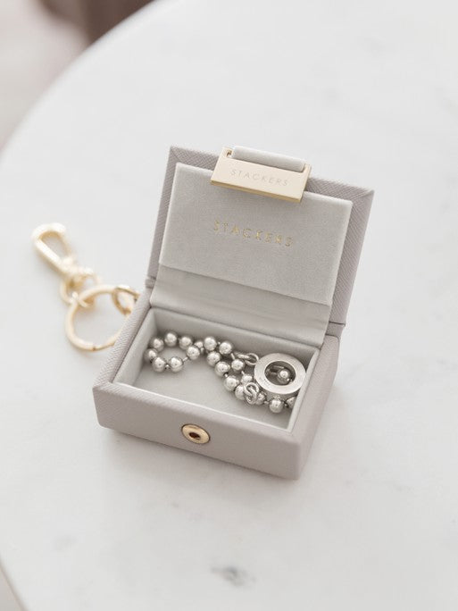 Stackers Juwelendoos Sleutelhanger in Decoratieve Kerstbal Taupe - Mystackers