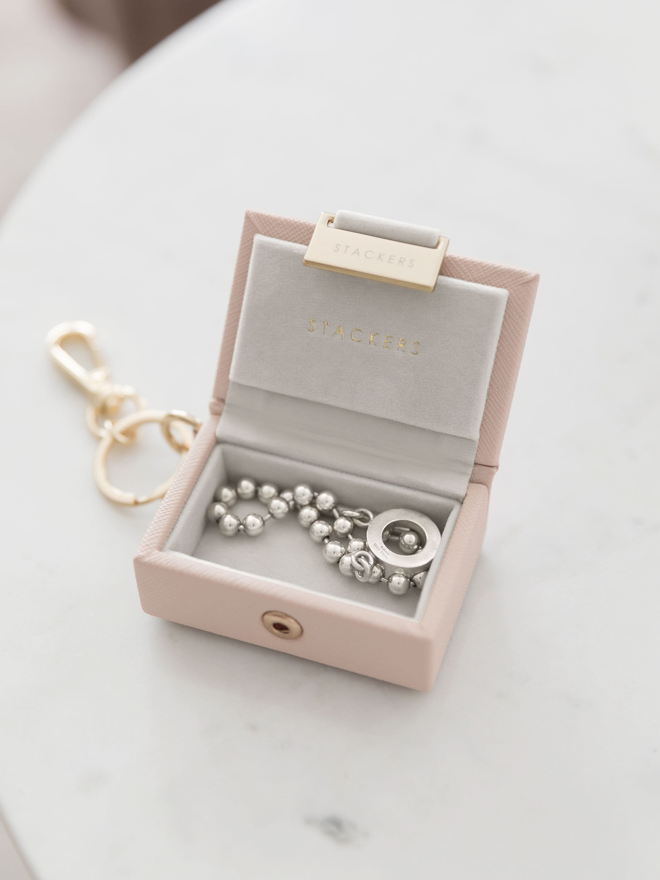 Stackers Juwelendoos Sleutelhanger in Decoratieve Kerstbal Roze - Mystackers