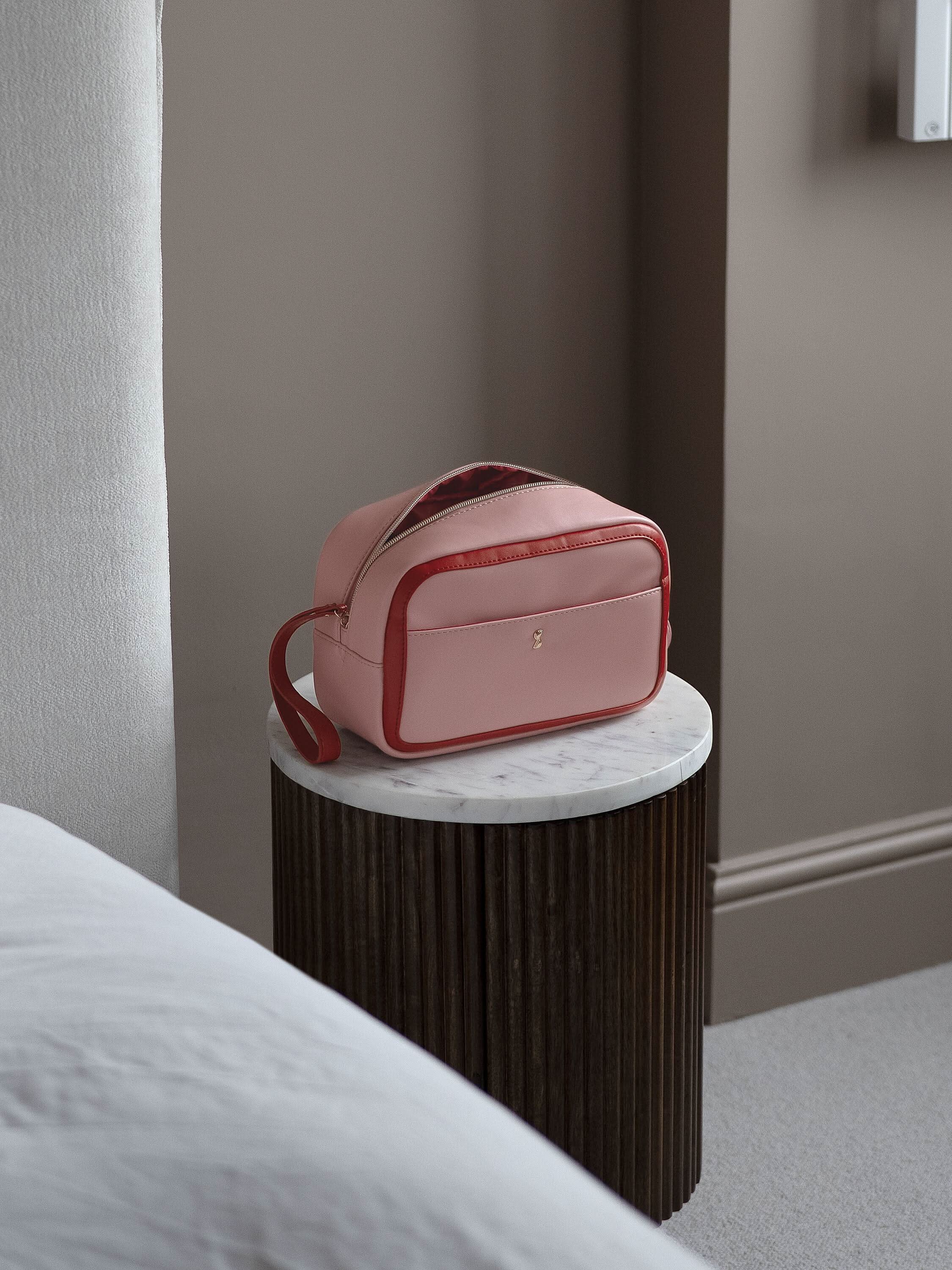 Stackers Washbag with Heart Keyring Pink