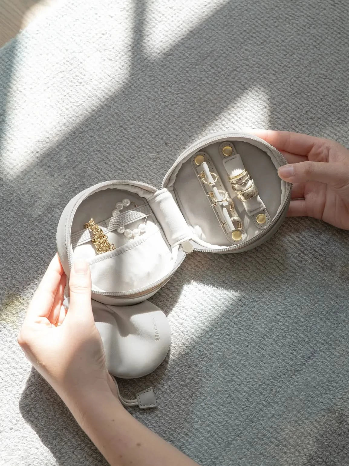 Stackers Ronde Travel Jewellery Box Kalksteen - Mystackers